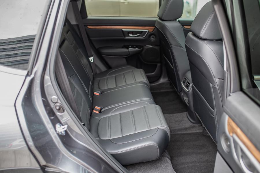 Интерьер Honda CR-V Origin Edition 2018 года  (фото 22 из 27)